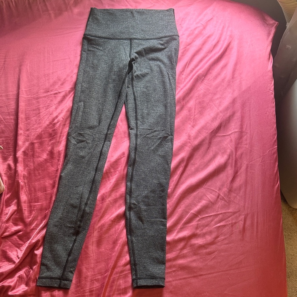Lululemon 28” Wunder under gray knitted material great condition
